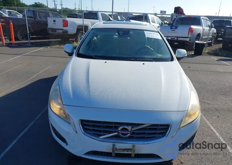 2012 Volvo S60 T5 z USA, uszkodzony, nr VIN YV1622FS6C2034360
